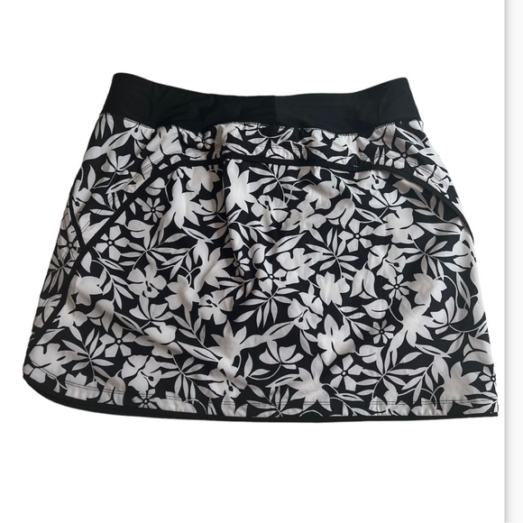 Lands End Athletic Floral Black/White  Skort size 12 - Picture 3 of 9